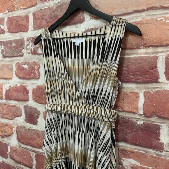 NEW YORK & COMPANY WOMEN'S TAN BROWN MULTICOLOR BOHO ABSTRACT TIERED DRESS - Picture 3 of 8